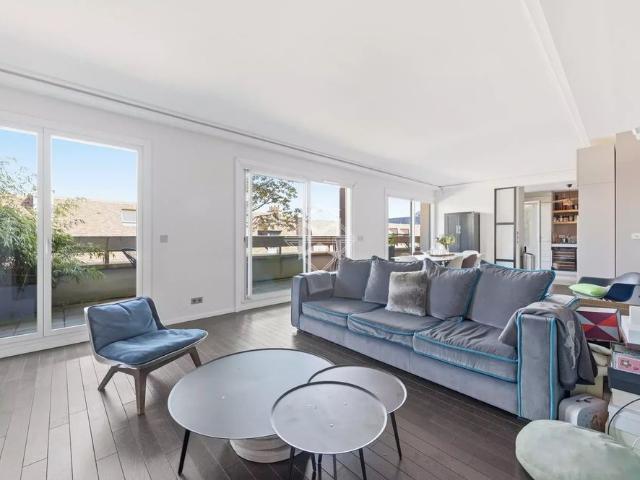 Tout savoir sur cet appartement dans le quartier Saint Thomas d'Aquin, à Paris 7ème
