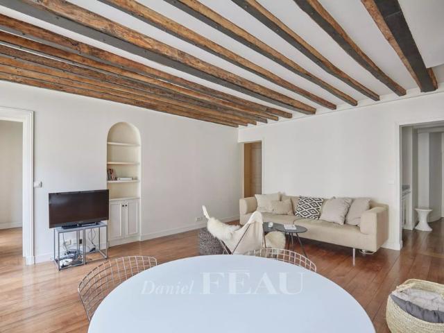 Tout savoir sur cet appartement dans le quartier Saint Thomas d'Aquin, à Paris 7ème