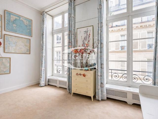 Tout savoir sur cet appartement dans le quartier Saint Thomas d'Aquin, à Paris 7ème