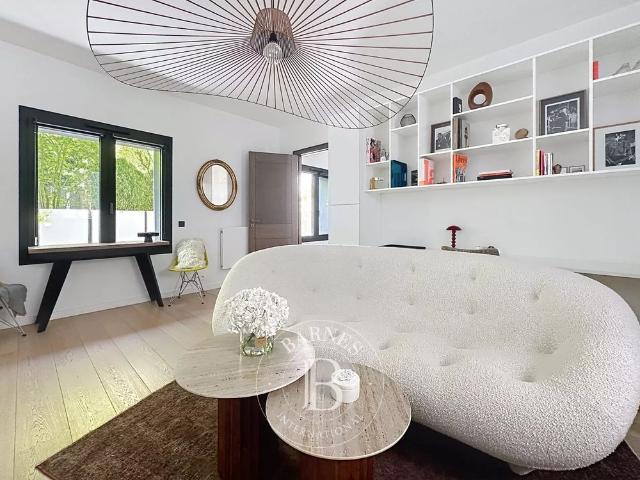Tout savoir sur cet appartement dans le quartier Saint Thomas d'Aquin, à Paris 7ème