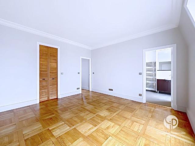 Tout savoir sur cet appartement dans le quartier Saint Thomas d'Aquin, à Paris 7ème