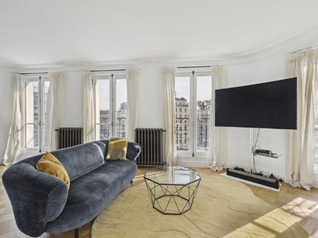 Tout savoir sur cet appartement dans le quartier Saint Thomas d'Aquin, à Paris 7ème