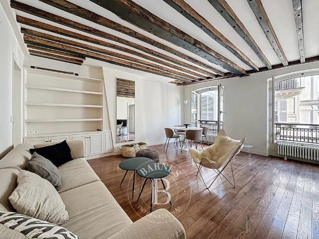 Tout savoir sur cet appartement dans le quartier Saint Thomas d'Aquin, à Paris 7ème