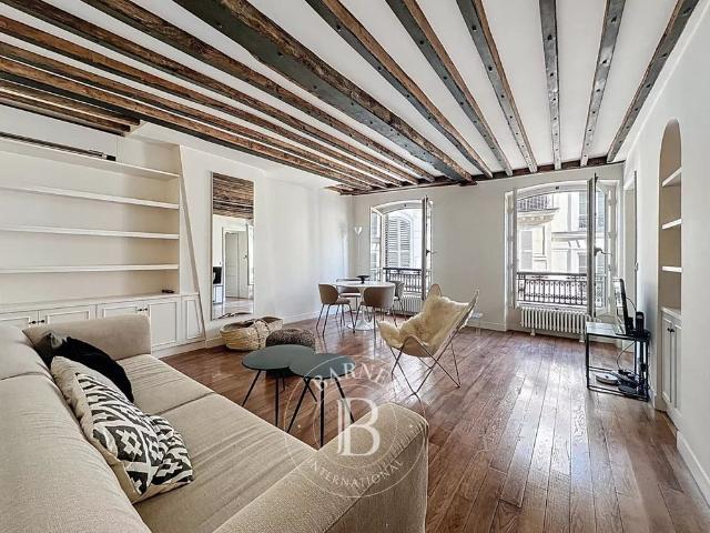 Tout savoir sur cet appartement dans le quartier Saint Thomas d'Aquin, à Paris 7ème