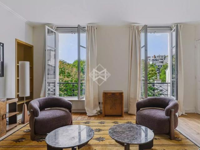 Tout savoir sur cet appartement dans le quartier Saint Thomas d'Aquin, à Paris 7ème