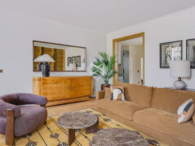 Tout savoir sur cet appartement dans le quartier Saint Thomas d'Aquin, à Paris 7ème