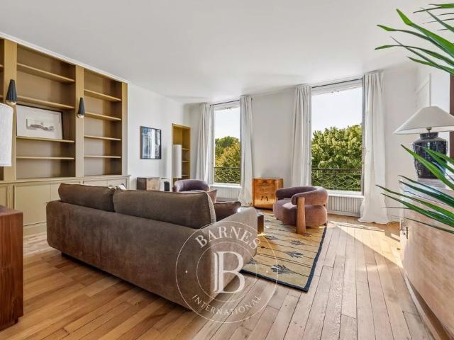 Tout savoir sur cet appartement dans le quartier Saint Thomas d'Aquin, à Paris 7ème