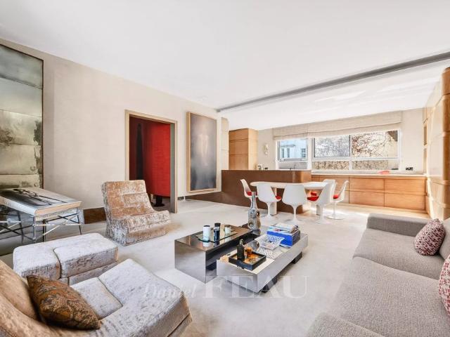 Tout savoir sur cet appartement dans le quartier Saint Thomas d'Aquin, à Paris 7ème