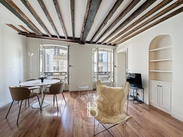 Tout savoir sur cet appartement dans le quartier Saint Thomas d'Aquin, à Paris 7ème