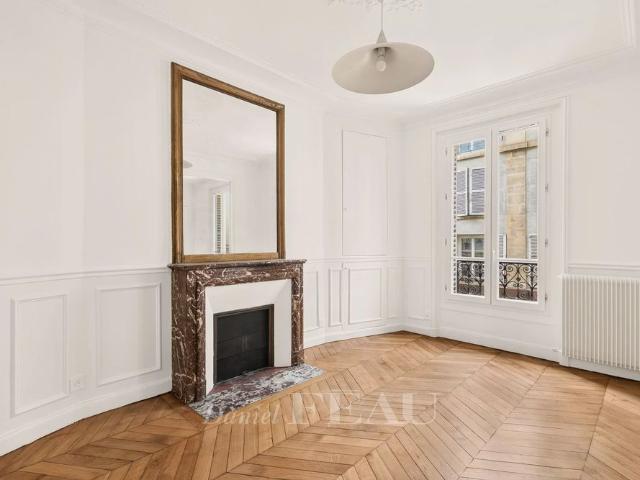 Tout savoir sur cet appartement dans le quartier Saint Victor, à Paris 5ème