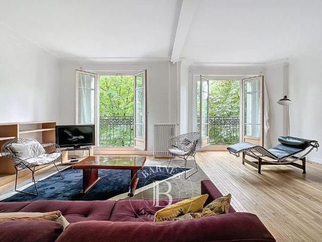 Tout savoir sur cet appartement dans le quartier Secrétan, à Paris 19ème