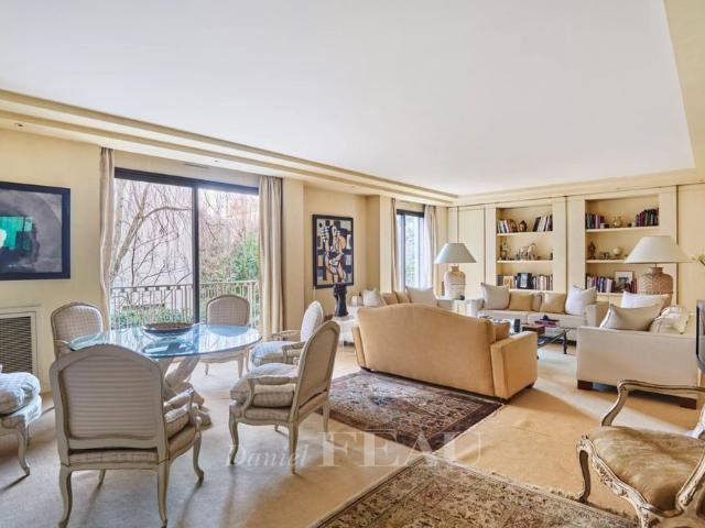 Tout savoir sur cet appartement dans le quartier Porte Dauphine, à Paris 16ème