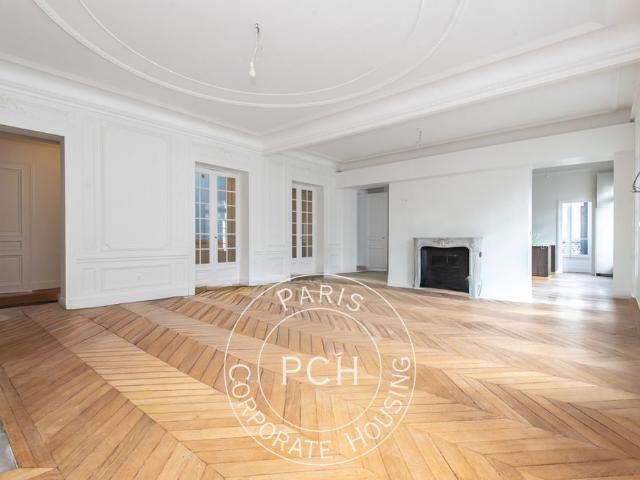 Tout savoir sur cet appartement dans le quartier Porte Dauphine, à Paris 16ème