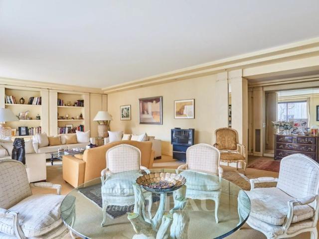 Tout savoir sur cet appartement dans le quartier Porte Dauphine, à Paris 16ème