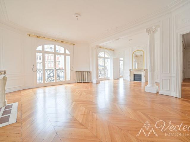 Tout savoir sur cet appartement dans le quartier Porte Dauphine, à Paris 16ème
