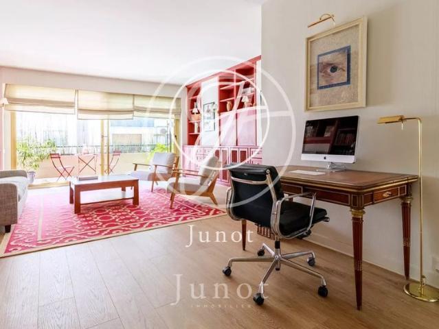 Tout savoir sur cet appartement dans le quartier Porte Dauphine, à Paris 16ème