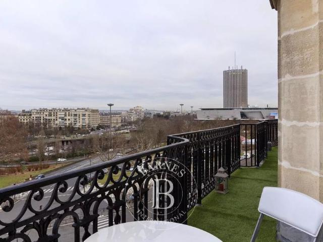 Tout savoir sur cet appartement dans le quartier Porte Dauphine, à Paris 16ème
