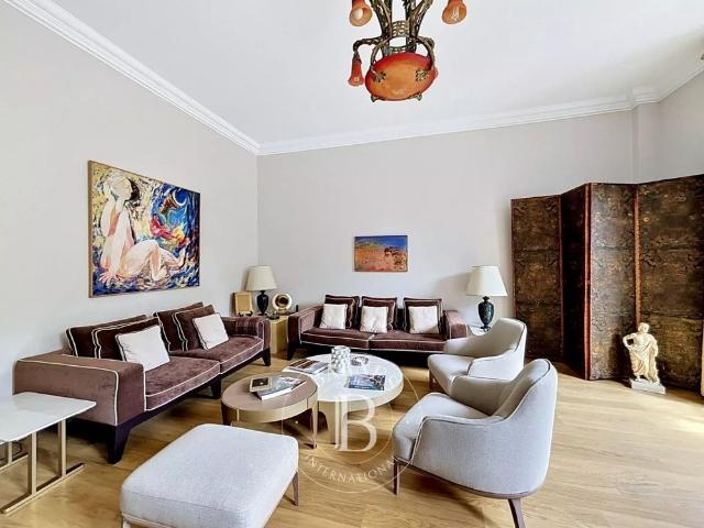 Tout savoir sur cet appartement dans le quartier Porte Dauphine, à Paris 16ème