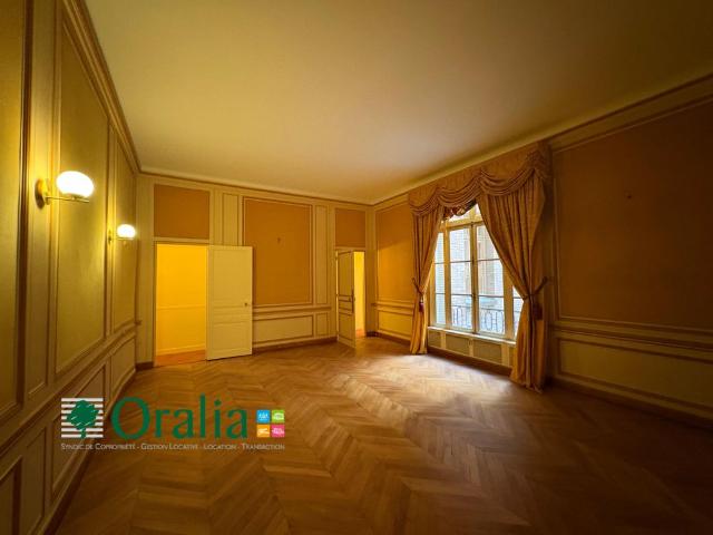 Tout savoir sur cet appartement dans le quartier Porte Dauphine, à Paris 16ème