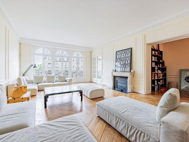 Tout savoir sur cet appartement dans le quartier Porte Dauphine, à Paris 16ème