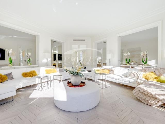 Tout savoir sur cet appartement dans le quartier Porte Dauphine, à Paris 16ème