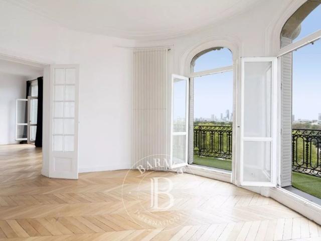Tout savoir sur cet appartement dans le quartier Porte Dauphine, à Paris 16ème