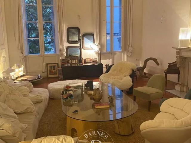Tout savoir sur cet appartement dans le quartier Palais de Justice, à Marseille 6ème