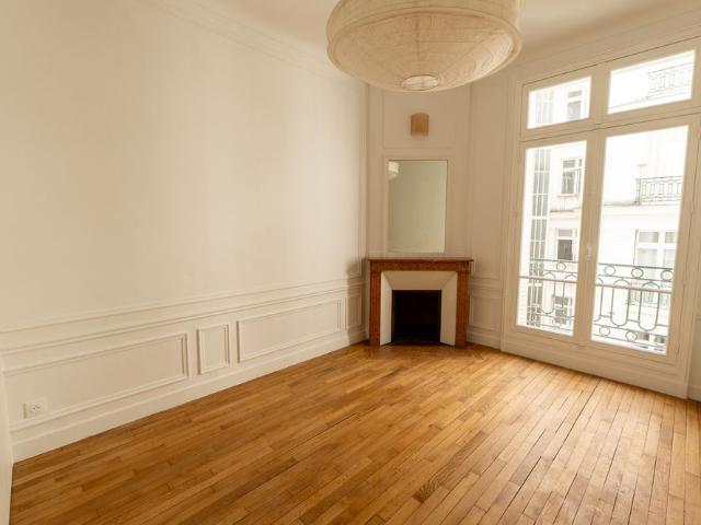 Tout savoir sur cet appartement dans le quartier Parc Monceau, à Paris 8ème