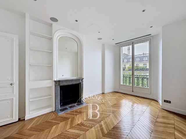 Tout savoir sur cet appartement dans le quartier Parc Monceau, à Paris 8ème