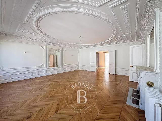 Tout savoir sur cet appartement dans le quartier Parc Monceau, à Paris 8ème