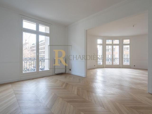Tout savoir sur cet appartement dans le quartier Parc Monceau, à Paris 8ème