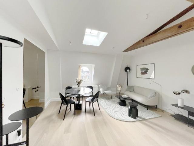 Tout savoir sur cet appartement dans le quartier Parc Monceau, à Paris 8ème