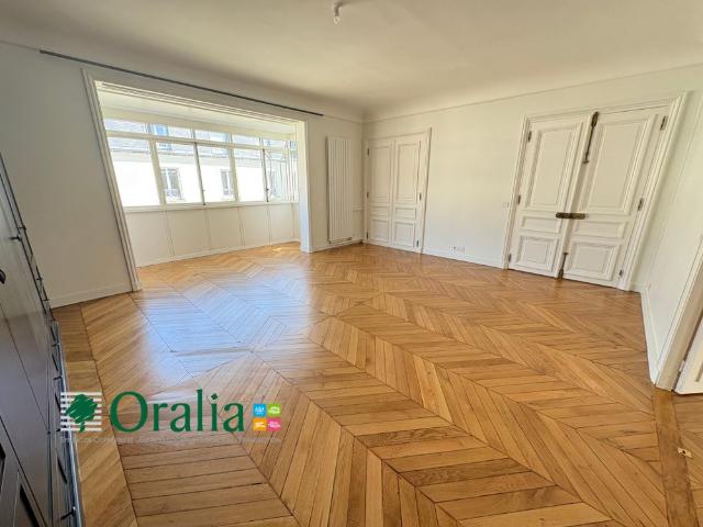 Tout savoir sur cet appartement dans le quartier Parc Monceau, à Paris 8ème