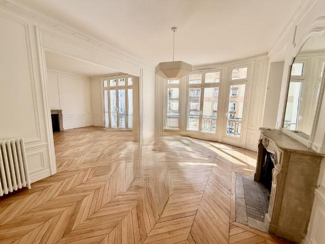 Tout savoir sur cet appartement dans le quartier Parc Monceau, à Paris 8ème