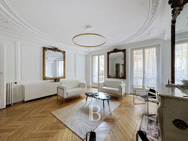 Tout savoir sur cet appartement dans le quartier Parc Monceau, à Paris 8ème