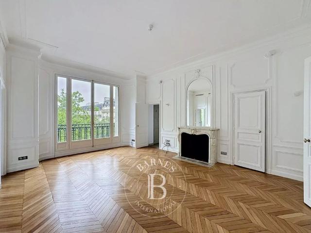 Tout savoir sur cet appartement dans le quartier Parc Monceau, à Paris 8ème