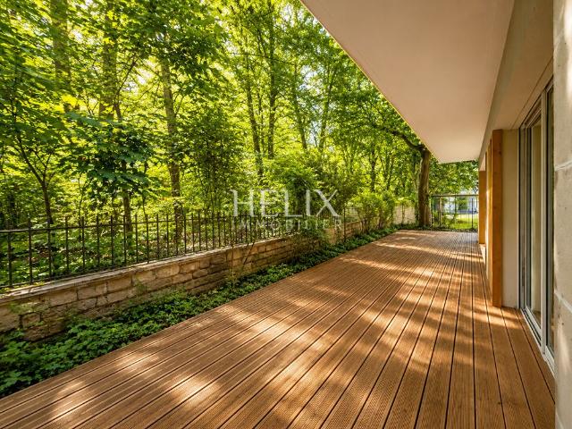 Tout savoir sur cet appartement dans le quartier Place Louis XIV, à Saint Germain en Laye