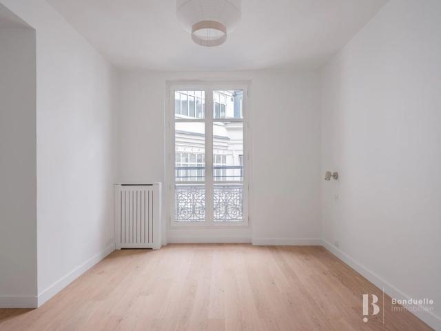 Tout savoir sur cet appartement dans le quartier Provence Opéra, à Paris 9ème
