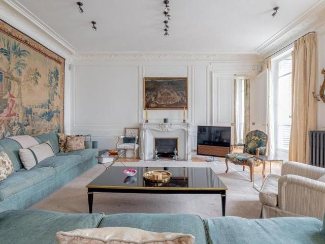 Tout savoir sur cet appartement dans le quartier Rennes, à Paris 6ème