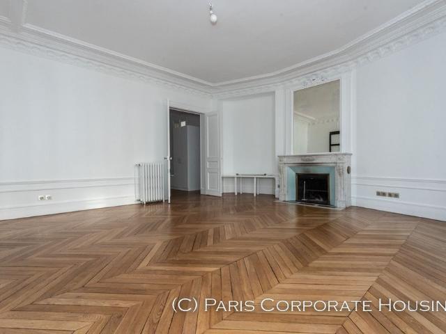 Tout savoir sur cet appartement dans le quartier Rennes, à Paris 6ème