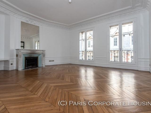 Tout savoir sur cet appartement dans le quartier Rennes, à Paris 6ème