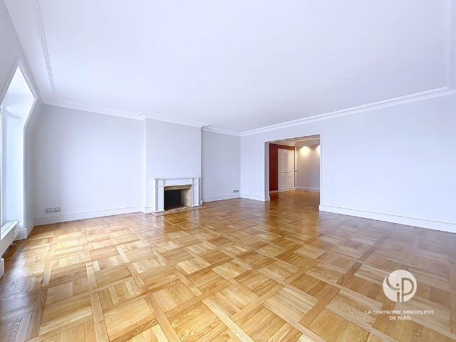 Tout savoir sur cet appartement dans le quartier Rennes, à Paris 6ème