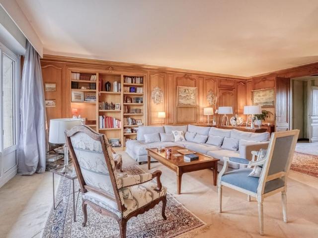 Tout savoir sur cet appartement dans le quartier Rue de Versailles Monastere, à Ville d'Avray