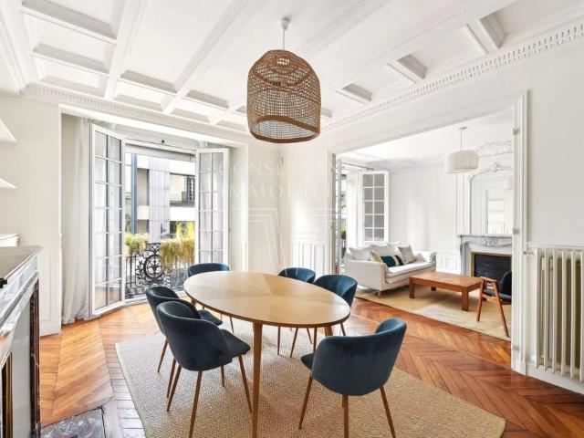 Tout savoir sur cet appartement dans le quartier Trudaine Maubeuge, à Paris 9ème