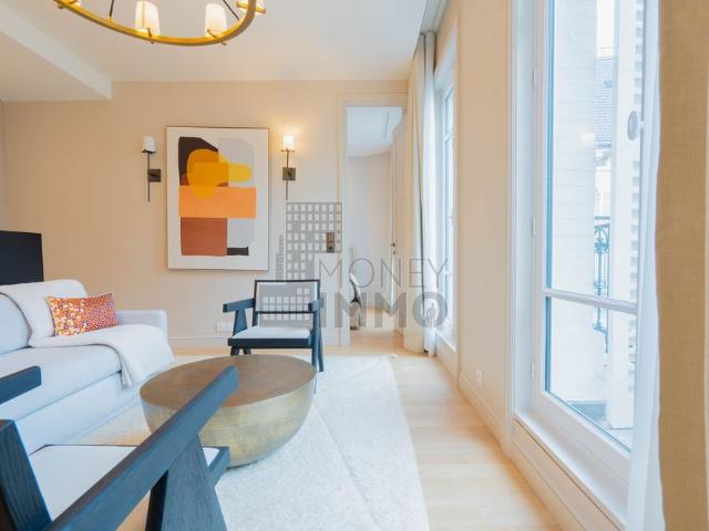 Tout savoir sur cet appartement dans le quartier Triangle d'Or, à Paris 8ème