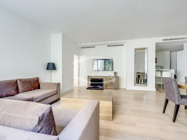 Tout savoir sur cet appartement dans le quartier Triangle d'Or, à Paris 8ème
