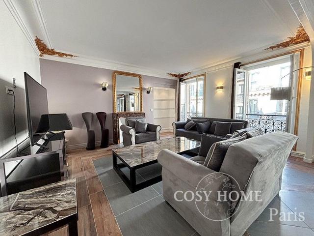 Tout savoir sur cet appartement dans le quartier Triangle d'Or, à Paris 8ème