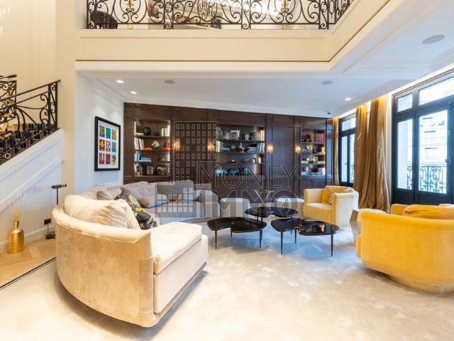 Tout savoir sur cet appartement dans le quartier Triangle d'Or, à Paris 8ème