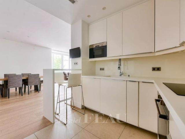 Tout savoir sur cet appartement dans le quartier Triangle d'Or, à Paris 8ème