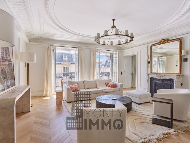 Tout savoir sur cet appartement dans le quartier Triangle d'Or, à Paris 8ème